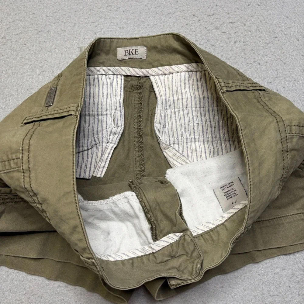 BKE Shorts Women 30 Olive Green Chino Stretch Y2K Cuffed Casual Summer